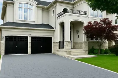 Image de 3br Family Suite | 2 Kitchens + 2 Baths | Airport