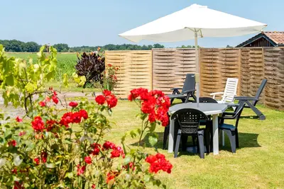 Image de Maison de vacances 'Des Deux Chênes' avec terrasse privée, jardin privé et Wi-Fi