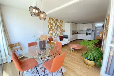Image de bel appartement spacieux lumineux avec wifi et pk