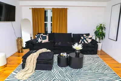 Image de Upscale 3-bedroom/2. 5-bath unit near Ewr, Nyc, MetLife, Prudential, and more.