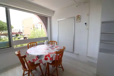 Image de Beau studio cabine avec piscines, parking proche de la mer