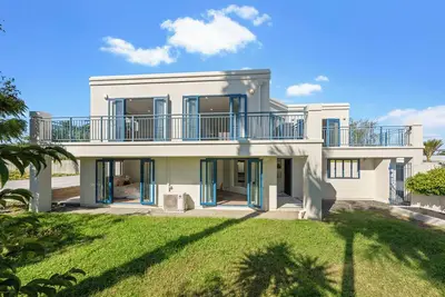 Image de Seaview Villa near the Harbour.