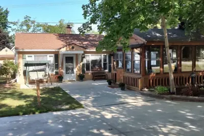 Image de Great Lakes Getaway Cottage w/ Private Beach Access & More