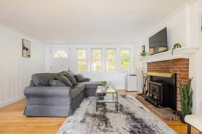 Image de Waterfront Mashpee 5Bed/3Bath house with Ac and WiFi w/ Private Beach