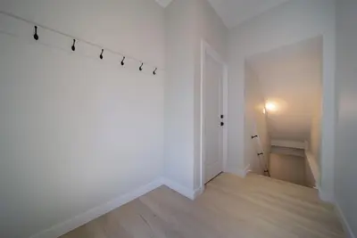 Image de Steamy Romantic Basement Suite•King Bed•Wifi•Netflix