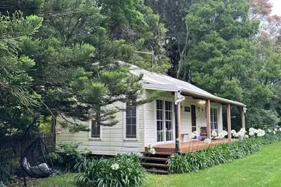 Image de Private cottage inside Avalon Gardens estate, stroll to Gallery Walk