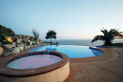 Image de Private Ranch with shared Hot Tub and Infinity Pool