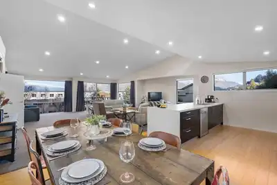 Image de Mountain Views on Sainsbury