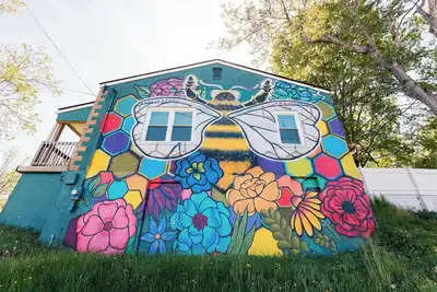 Image de Honeybee Hot Tub & Fire Pit Walk to Casino