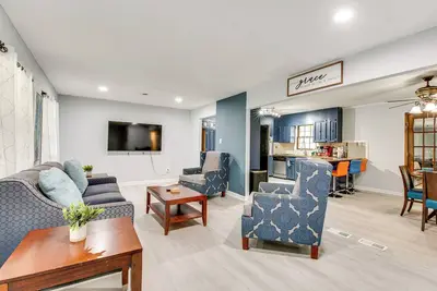 Image de 6 Mi to Airport: Riverdale Home w/ Private Pool!