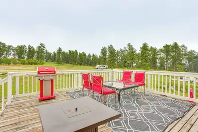 Image de Walk to Ren Fest: Larkspur Farmhouse Hideaway