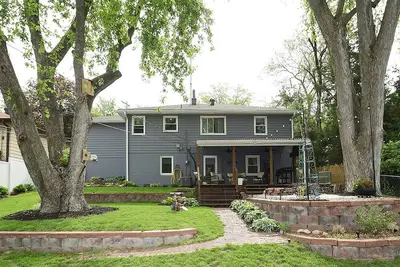 Image de 10 Minutes from downtown, minutes Unmc, Aksarben, Blackstone and Dundee/grill