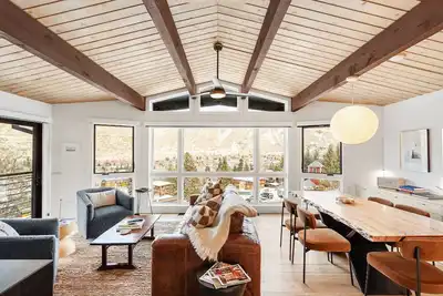 Image de Summer 2026 construction discount - special rates included. Views! Outdoor Heated Pool!