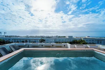Image de Penthouse I 500m Award-Winning Family Beach I Private Pool Patio I King Bed