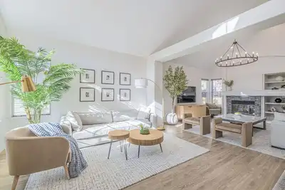 Image de Spacious 4-bedroom house with Ac, WiFi in marvelous Aurora