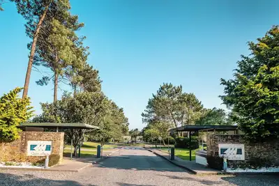 Image de House with Swimming Pool, Tennis, Golf & Nature