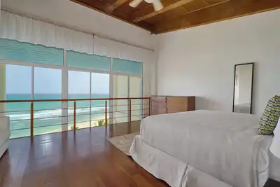 Image de Beachfront Penthouse | 5br | Private Terrace & Views
