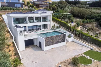 Image de Villa Barthelemy Ericeira luxury Villa\nVery beautiful sea view, Beach 400 m