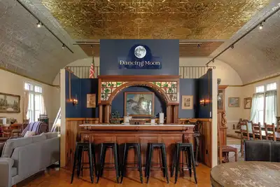 Image de Dancing Moon Luxury Loft and Event Space - Sleeps 12