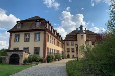 Image de Luxury mid-century apartment in baroque castle 85m2 surrounded by beautiful park