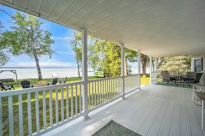 Image de Lake Effect :Spring into Adventure on West Twin Lake