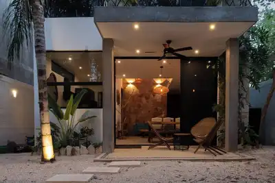 Image de A bright, spacious 3-bedroom, 2. 5-bath villa located in a tranquil, gated area of Tulum.