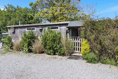 Image de The Cabin, pet friendly, with hot tub in Amlwch