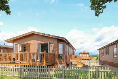 Image de Oak Tree Holiday Lodge, pet friendly, with open fire in Stonham Aspal