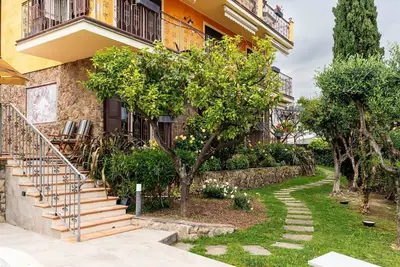 Image de Joli appartement dans une maison de vacances avec climatisation, Wifi, piscine, terrasse, parking