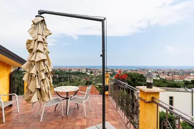 Image de Joli appartement dans une maison de vacances avec climatisation, Wifi, piscine, balcon, parking
