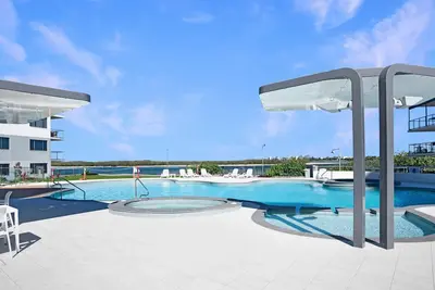Image de Ocean Breeze & Balcony Bliss - 1br with Spa Near Beach