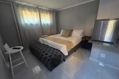 Image de 180 Degrees View on The Kloof – 5-Bedroom Luxury Home with a View in Roodepoort