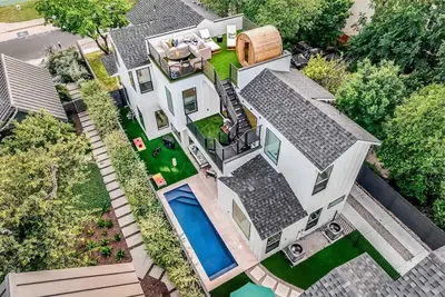Image de 5br Luxe Skyline Estate w/ Pool & City Views