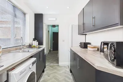 Image de Maison-Moderne-Sdb privée avec douche