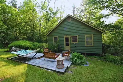 Cozy, welcoming Berkshires cottage – perfect home base & place to unplug!