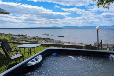 Image de Chalet #4 Bord de l'eau | Spa | Foyer | Wifi