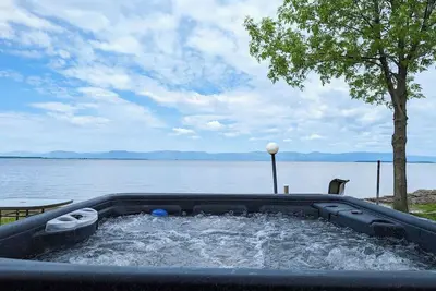 Image de Chalet Studio #6 Bord de l'eau | Spa | Foyer | Wifi