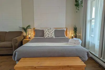 Image de Studio 5 | 2 min du Bord de l'eau | Foyer | Barbecue