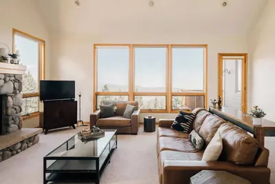 Image de Peaceful Getaway with Hot Tub - Views - Evergreen