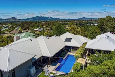 Image de Red Lotus Guesthouse A Grand Valley Views Escape