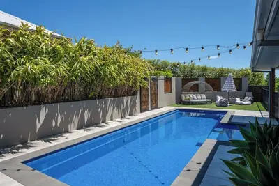 Image de Red Lotus Estate Grand Scenic and Made for Groups