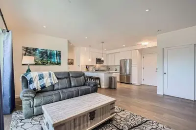 Image de Modern Stay Steps from Olde Town Fun