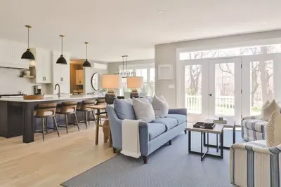 Image de Downtown Coastal Charm Cottage in Kennebunk