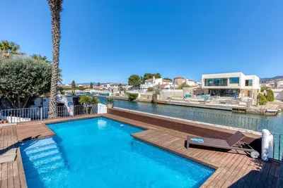 Image de Casa con piscina en sector Requesens, Empuriabrava