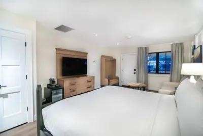 Image de Indulge in Comfort in this relaxing Haven w/Resort amenities near Scenic Trails