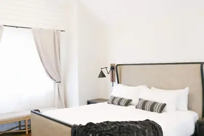 Image de The Perfect Outdoor Getaway! Modern Retreat w/ Scenic Adventures, Resort Access