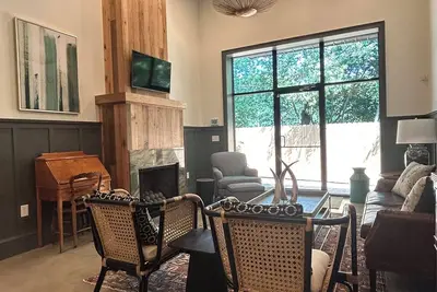 Image de The Mailroom: Mid-Century Post Office Turned Elegant Abbeville Retreat