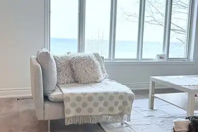 Image de The Lakeside Retreat on Lake Ontario, Wineries & best of Niagara experiences!