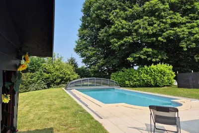 Image de Maison avec piscine animaux de compagnie acceptés. Parc clôturer de 3300 mètres
