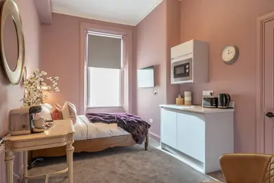 Image de B Home Stay Blossom Lux Studio, Glasgow / Airport
